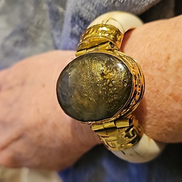 Boho Cuff Bracelet with Bronze colored Stone - Picture 8 of 8